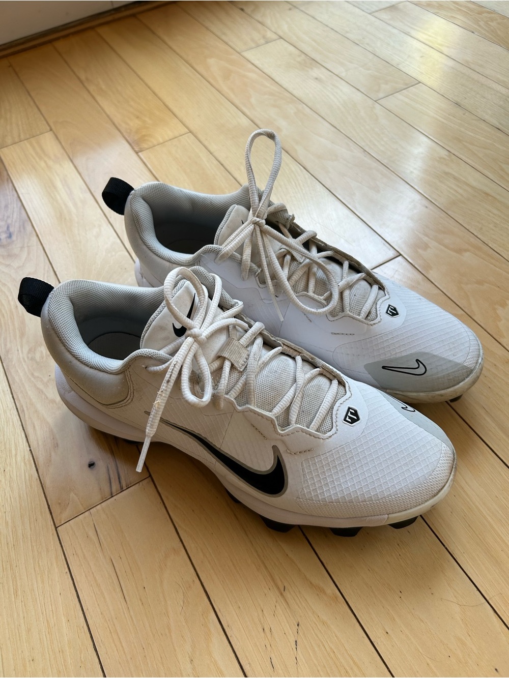 Nike Trout Men’s White Athletic Shoes with Black Swoosh